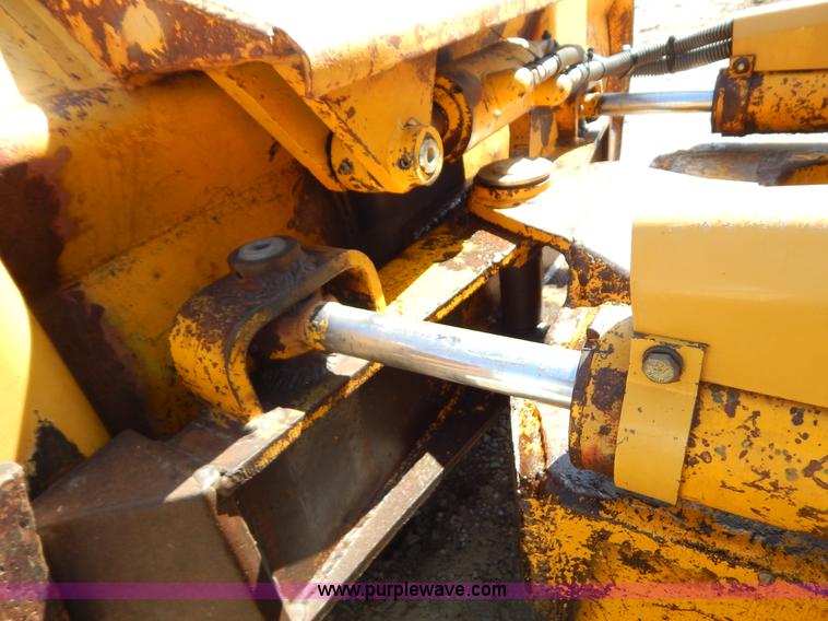 image for item G3144 John Deere 550C dozer