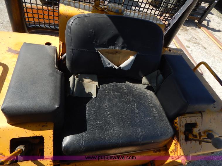 image for item G3144 John Deere 550C dozer