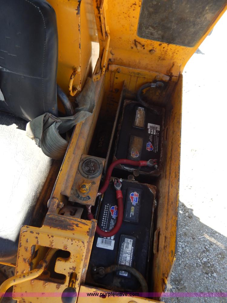 image for item G3144 John Deere 550C dozer