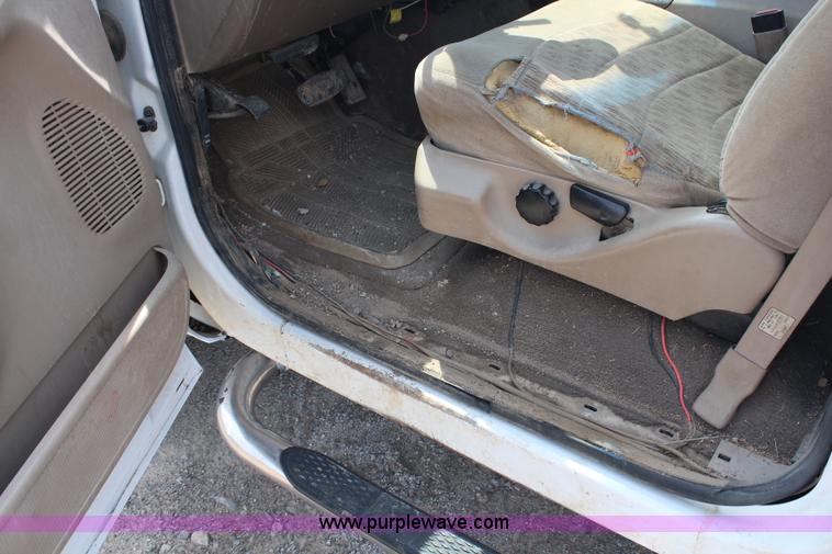 image for item G5100 2000 Ford F550 CrewCab flatbed truck