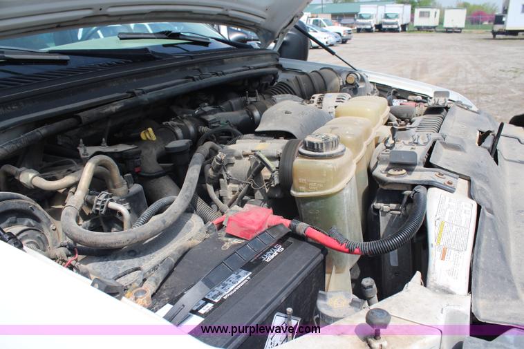 image for item G5100 2000 Ford F550 CrewCab flatbed truck