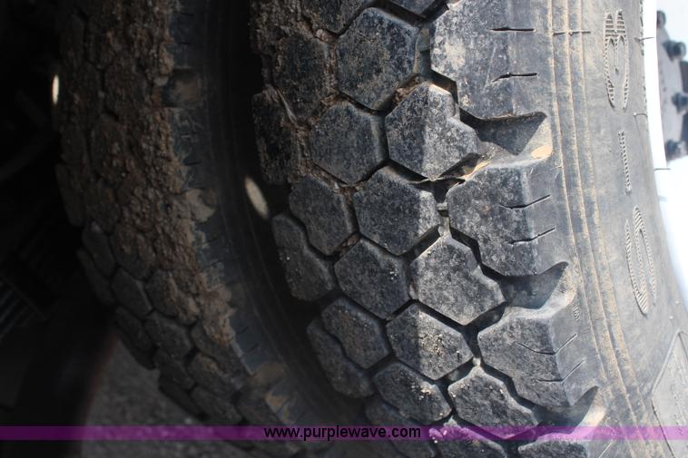 image for item G5100 2000 Ford F550 CrewCab flatbed truck