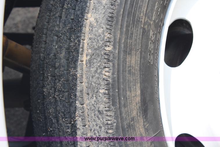 image for item G5100 2000 Ford F550 CrewCab flatbed truck