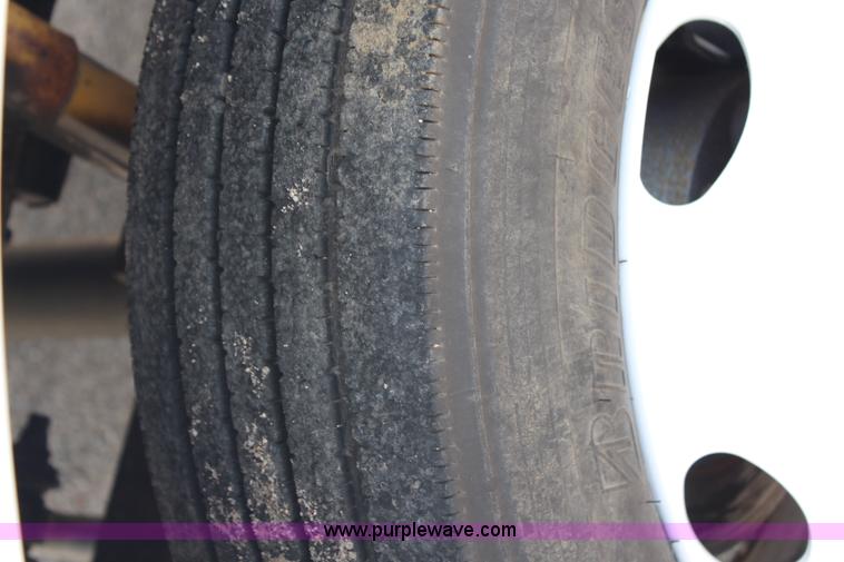 image for item G5100 2000 Ford F550 CrewCab flatbed truck