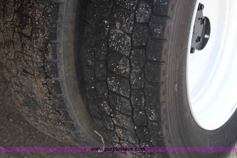 image for item G5100 2000 Ford F550 CrewCab flatbed truck