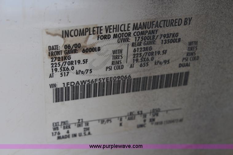 image for item G5100 2000 Ford F550 CrewCab flatbed truck