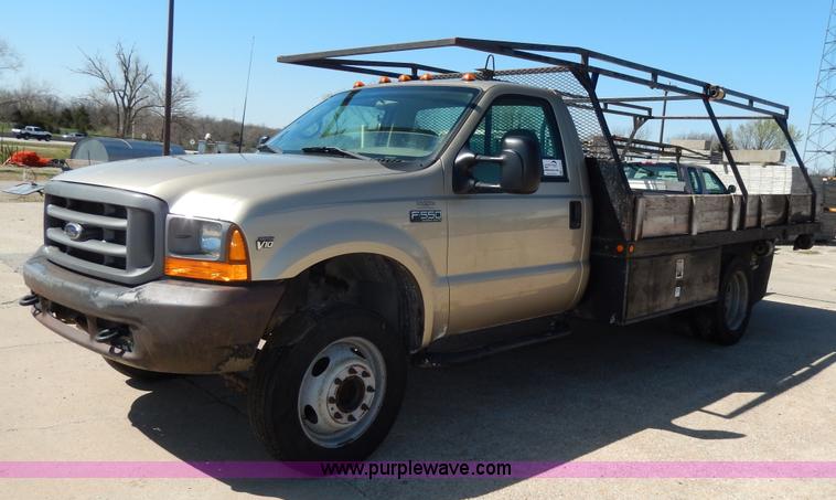 image for item G5397 2001 Ford F550 XL flatbed truck