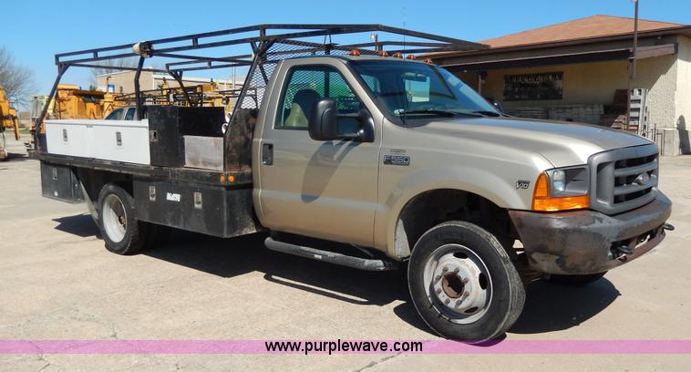 image for item G5397 2001 Ford F550 XL flatbed truck