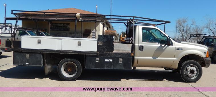 image for item G5397 2001 Ford F550 XL flatbed truck