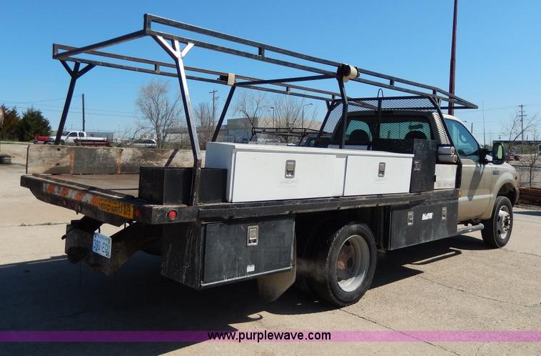image for item G5397 2001 Ford F550 XL flatbed truck