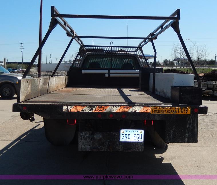image for item G5397 2001 Ford F550 XL flatbed truck