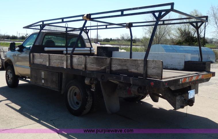 image for item G5397 2001 Ford F550 XL flatbed truck