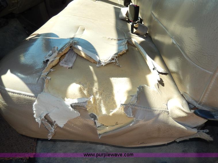 image for item G5397 2001 Ford F550 XL flatbed truck