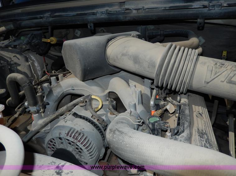 image for item G5397 2001 Ford F550 XL flatbed truck