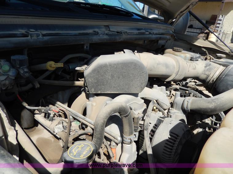 image for item G5397 2001 Ford F550 XL flatbed truck