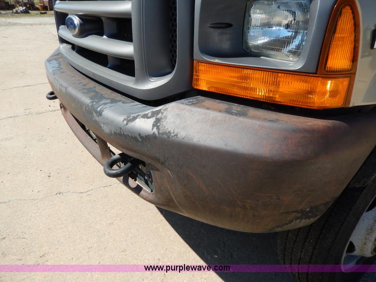 image for item G5397 2001 Ford F550 XL flatbed truck