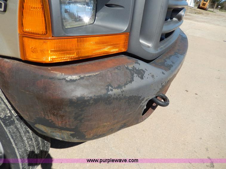 image for item G5397 2001 Ford F550 XL flatbed truck