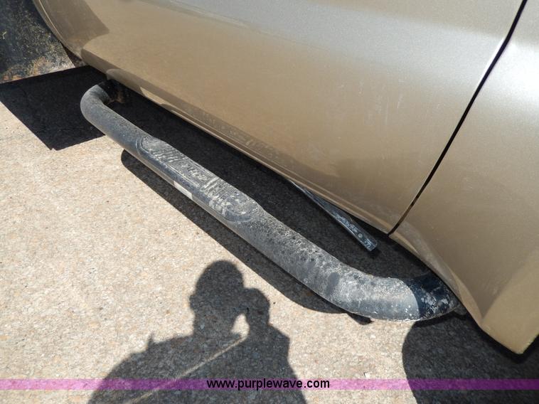 image for item G5397 2001 Ford F550 XL flatbed truck