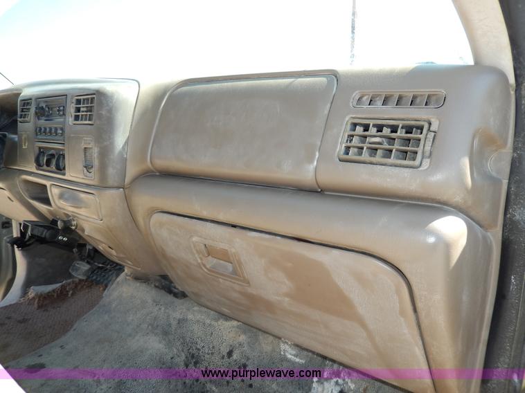 image for item G5397 2001 Ford F550 XL flatbed truck