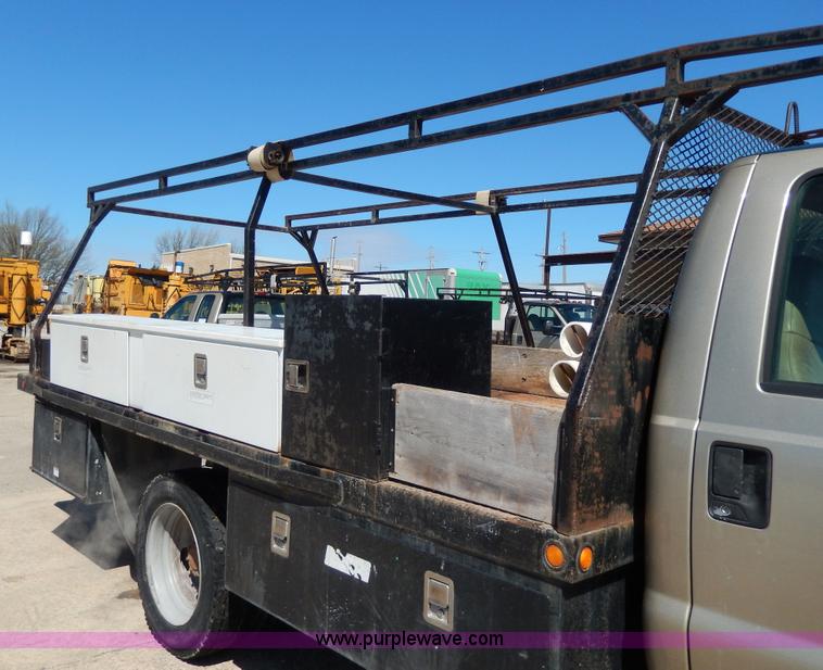 image for item G5397 2001 Ford F550 XL flatbed truck