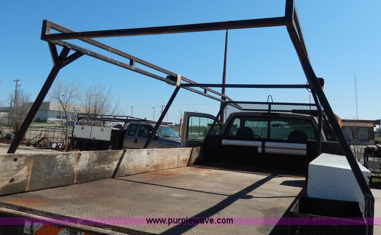 image for item G5397 2001 Ford F550 XL flatbed truck