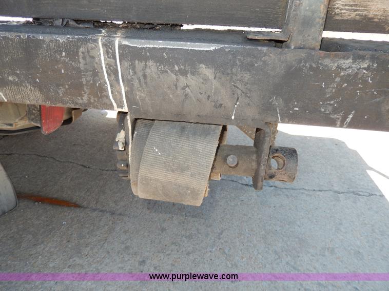 image for item G5397 2001 Ford F550 XL flatbed truck