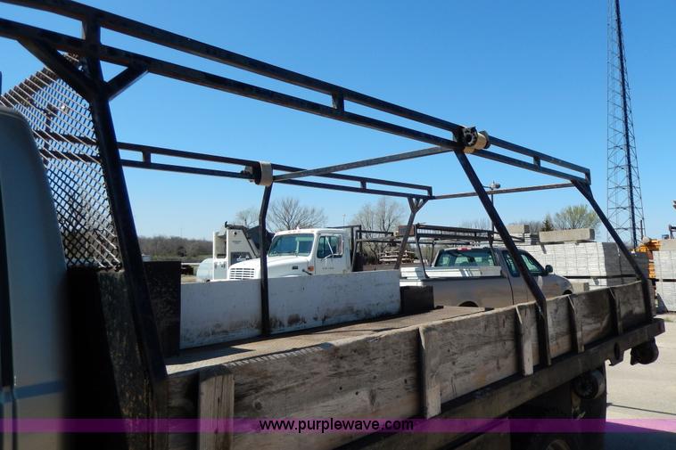 image for item G5397 2001 Ford F550 XL flatbed truck