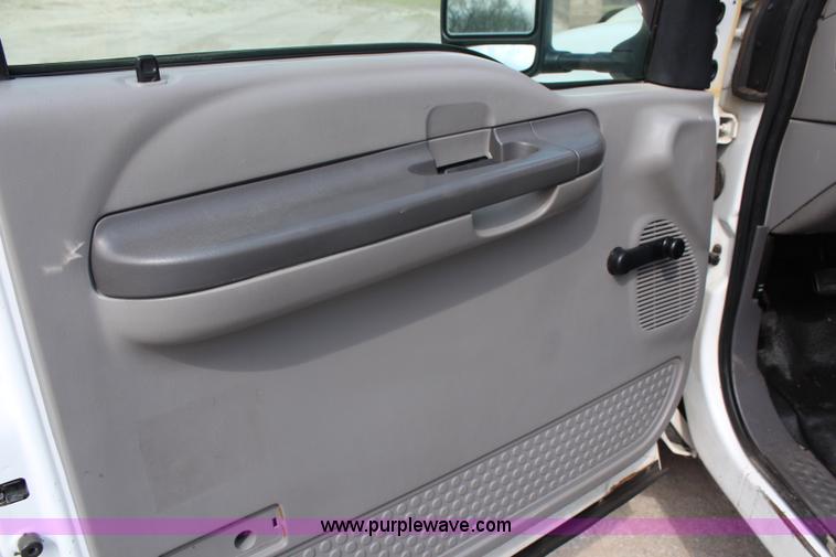 image for item G5402 1999 Ford F550 service truck