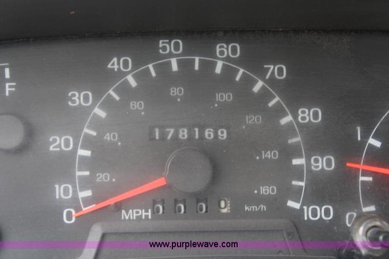 image for item G5402 1999 Ford F550 service truck