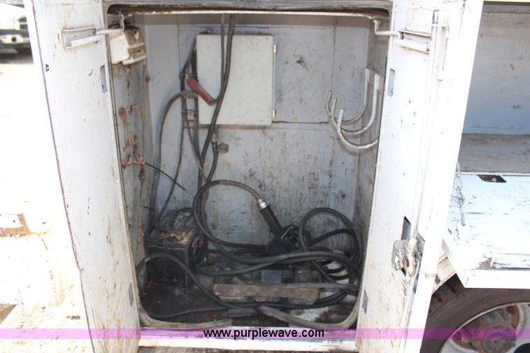 image for item G5402 1999 Ford F550 service truck