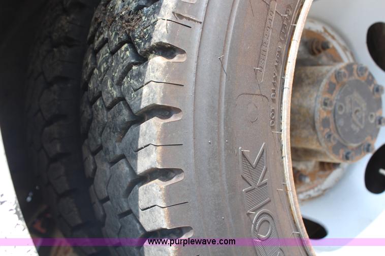 image for item G5402 1999 Ford F550 service truck