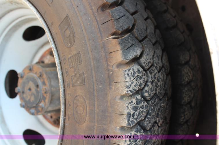 image for item G5402 1999 Ford F550 service truck