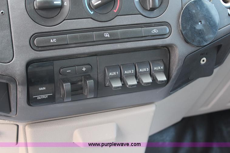 image for item G5411 2008 Ford F450 Super Duty SuperCab flatbed truck