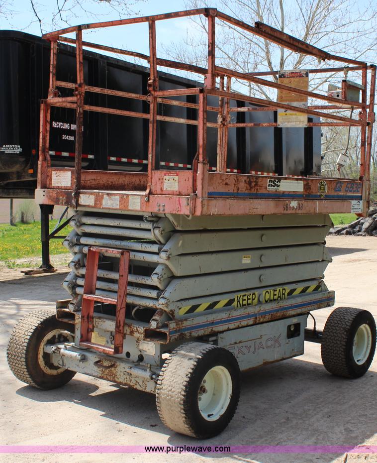1994 Skyjack SJII 6832 scissor lift in Lawrence, KS Item G5448 sold
