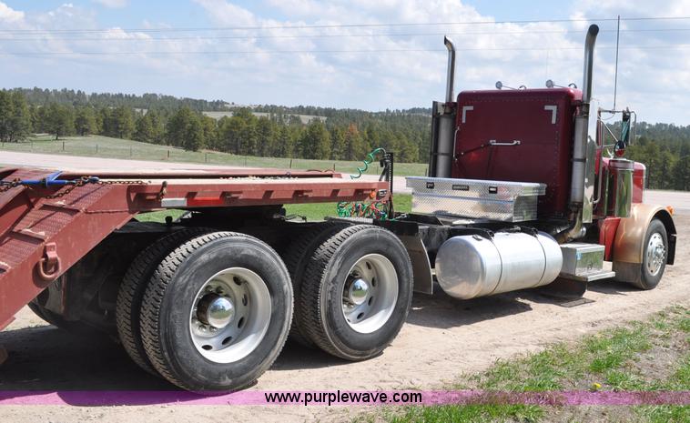 image for item G6021 1996 Peterbilt 379 semi truck