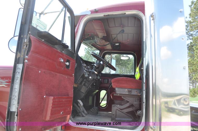 image for item G6021 1996 Peterbilt 379 semi truck