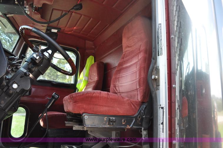 image for item G6021 1996 Peterbilt 379 semi truck