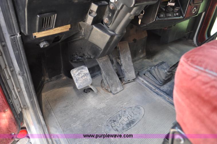 image for item G6021 1996 Peterbilt 379 semi truck