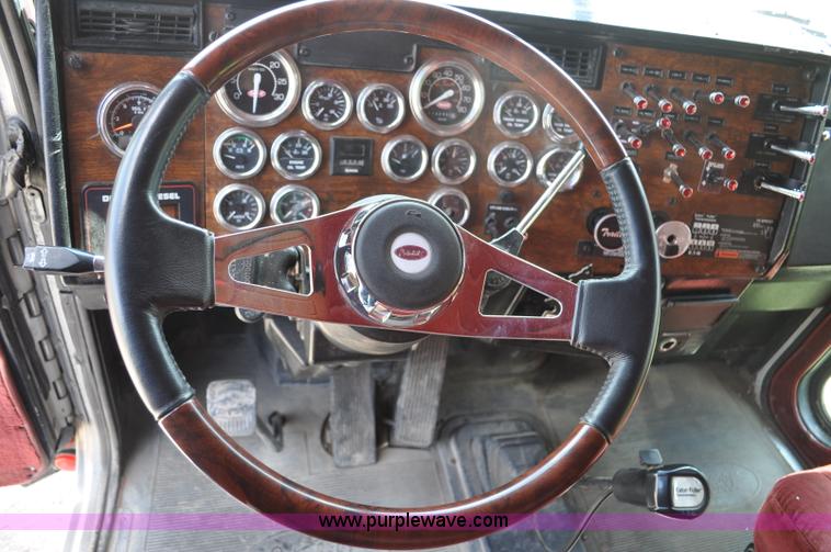 image for item G6021 1996 Peterbilt 379 semi truck