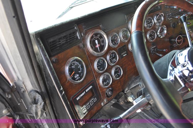 image for item G6021 1996 Peterbilt 379 semi truck