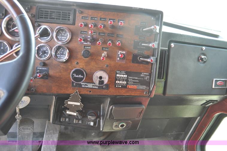 image for item G6021 1996 Peterbilt 379 semi truck