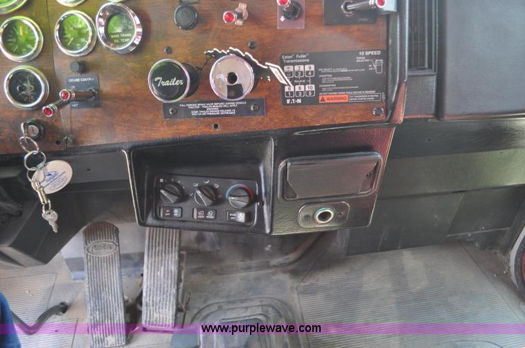 image for item G6021 1996 Peterbilt 379 semi truck