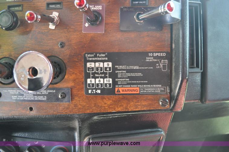 image for item G6021 1996 Peterbilt 379 semi truck