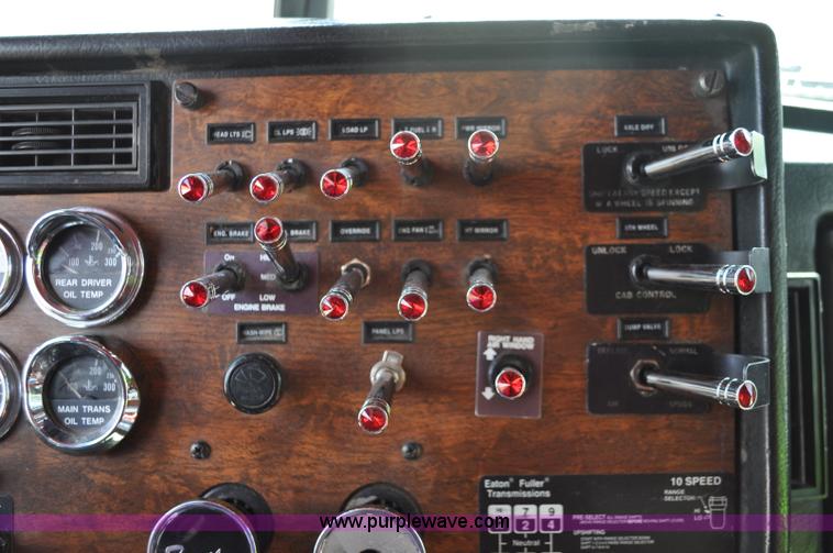 image for item G6021 1996 Peterbilt 379 semi truck