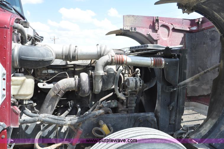 image for item G6021 1996 Peterbilt 379 semi truck