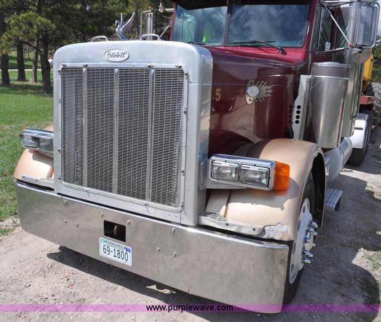 image for item G6021 1996 Peterbilt 379 semi truck