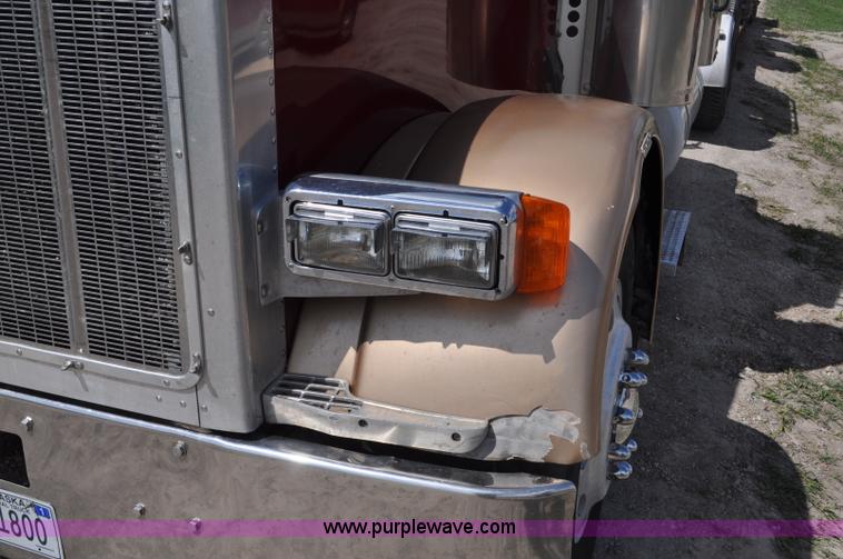image for item G6021 1996 Peterbilt 379 semi truck