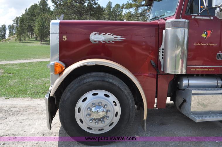 image for item G6021 1996 Peterbilt 379 semi truck