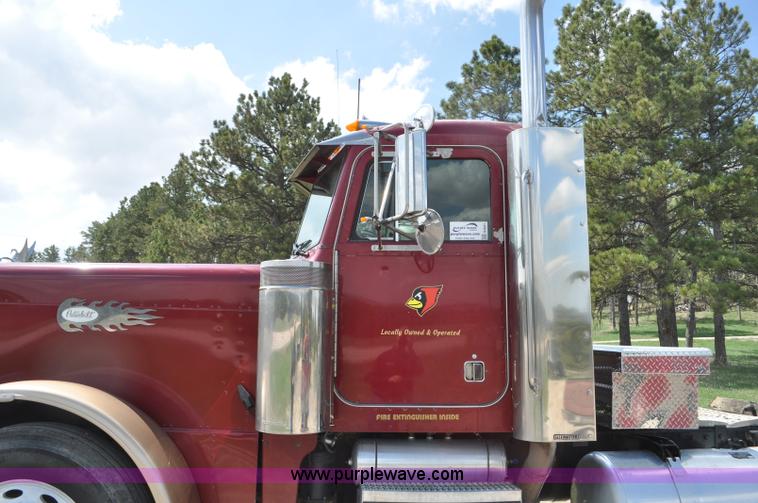 image for item G6021 1996 Peterbilt 379 semi truck