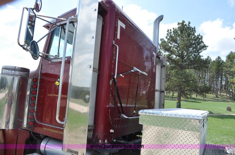 image for item G6021 1996 Peterbilt 379 semi truck
